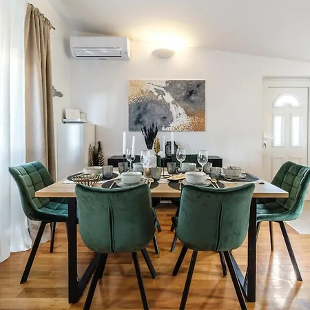 2 Bedroom Cozy In * Sutivan