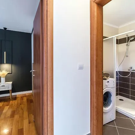2 Bedroom Cozy In Appartement *